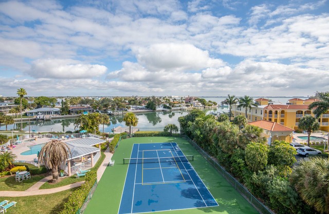 Ultimate Beach Getaway: Stylish Stay/Top Amenities