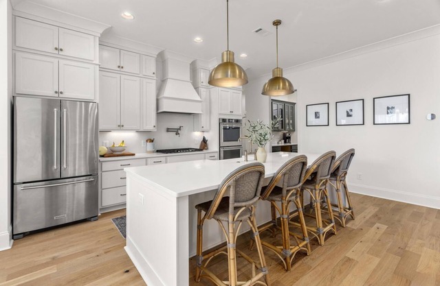 Ultimate Game Day House! Outdoor Grill 🍔 65” Smart Tv 🐅 King Suite 🚲 Peloton