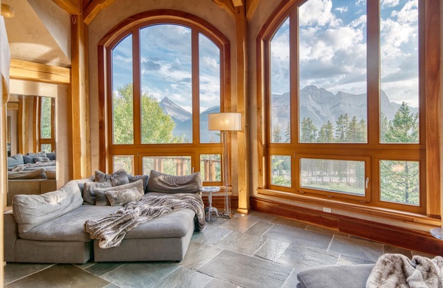 Ultra-Luxury 7880sqft Ridgeside Villa w/Concierge