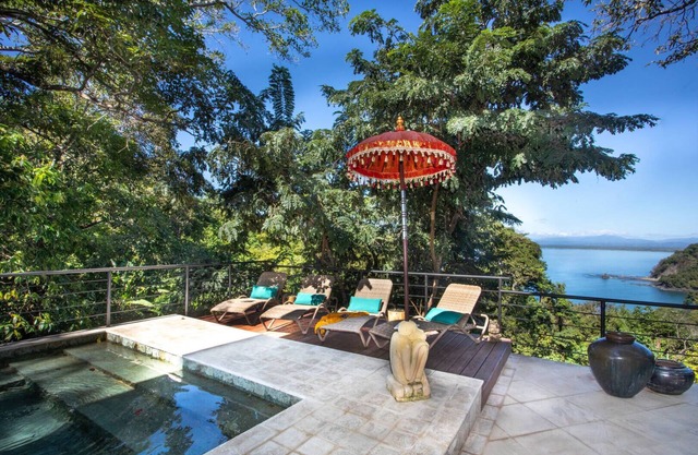 Ultra Luxury Balinese Style. Walking Distance From Beach. Private Pool.