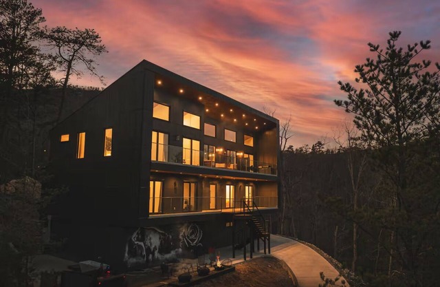Ultra-Modern Mountain Luxury Retreat on Lake Lure | Sleeps 12+