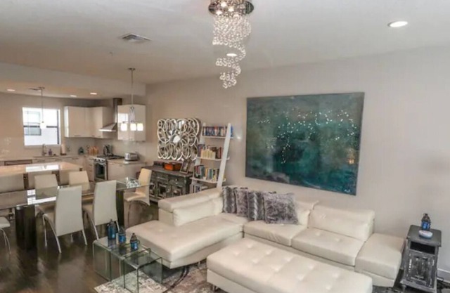 Ultra Modern Pool Home w/ Rooftop Private HOTTUB BBQ Grills Ray James Stadium