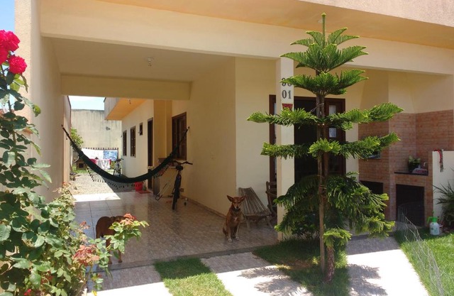 Um quarto em casa agradável