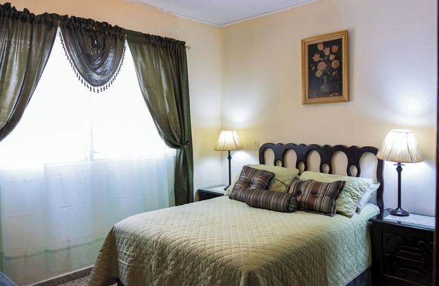 Una casa cómoda en un lugar seguro y con las amenidades necesarias!