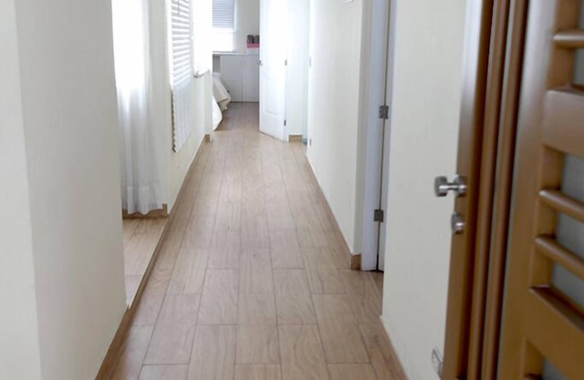 Una linda casa confortable con habitaciones con su propio baño incorporado