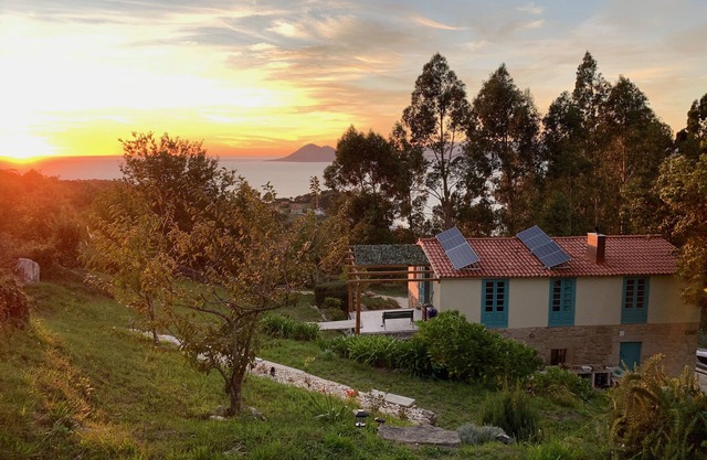 UNA RARA AVIS - solar house with sea views