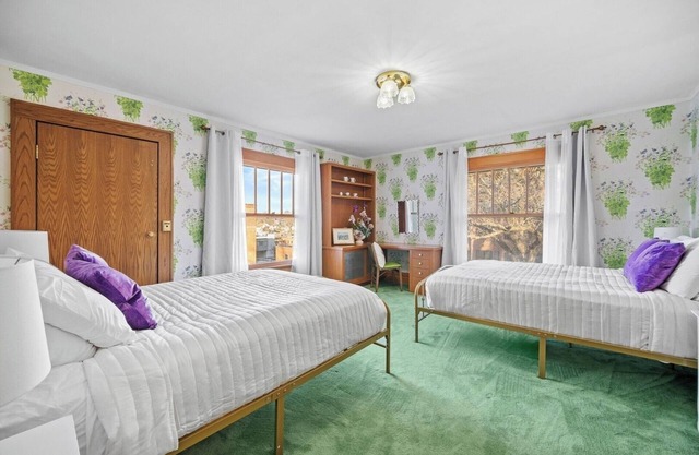 Unbeatable Location | Families & Groups | Parking Included