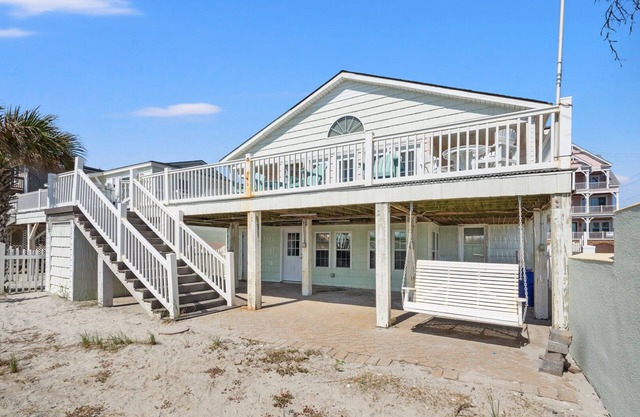 Unbeatable Oceanfront Retreat in N. Myrtle Beach: 4 Bedroom House w/Game Room