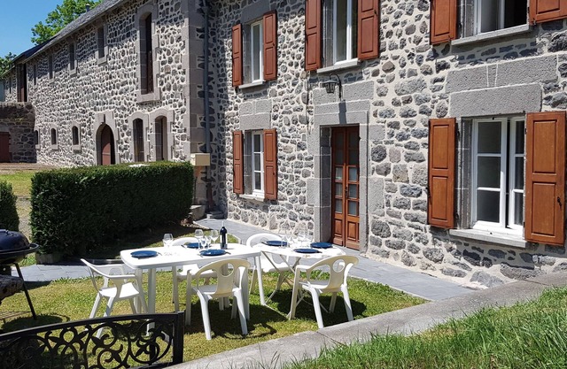 Une Ferme Rénovée au Cœur du Cantal Proche de la Station de ski du Lioran
