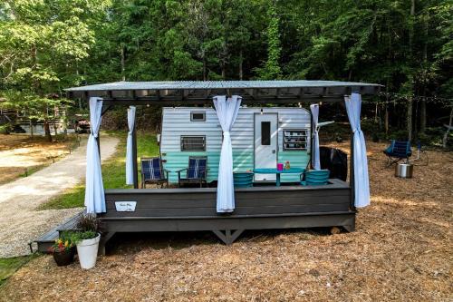 Unforgettable Glamping Caravan Rental in North Carolina for Intimate Weekends Away in Franklin