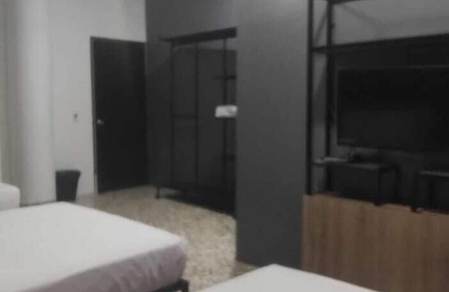 Unidades Privadas con AC-TV-WiFi y Estacionamiento en Centro de MTY