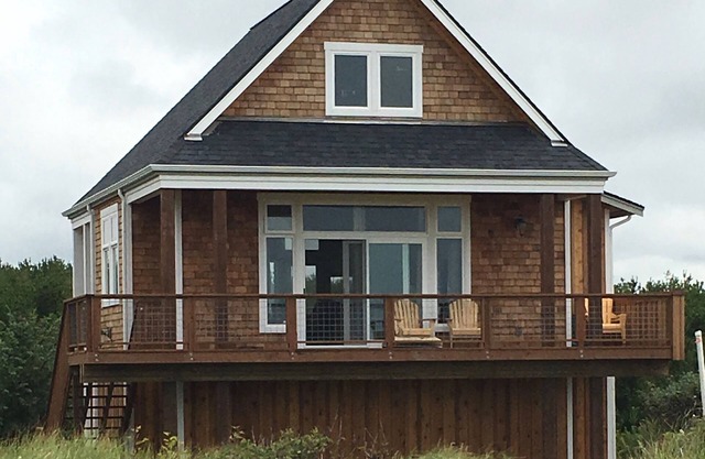 Uninterrupted Pacific Ocean views