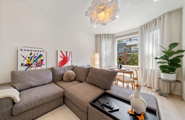 Unique 4BR House | Heart of Vic
