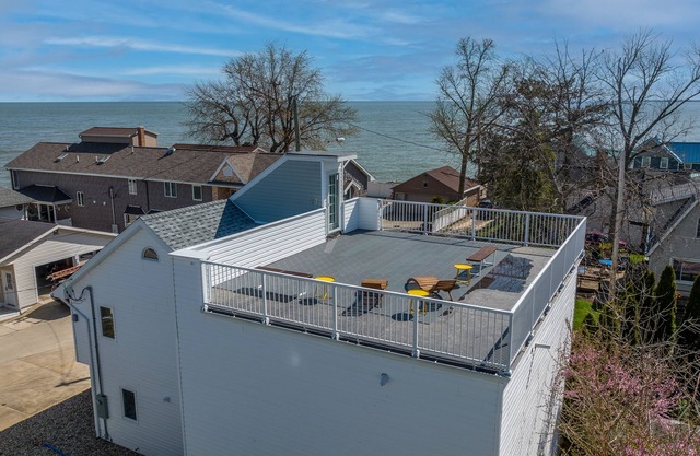 Unique 6 Bedroom Lakeview Home with Roof Terrace