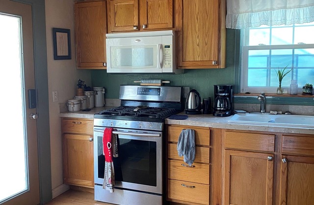 Unique and Spacious 4-bedroom Arts and Crafts home.In Fayetteville