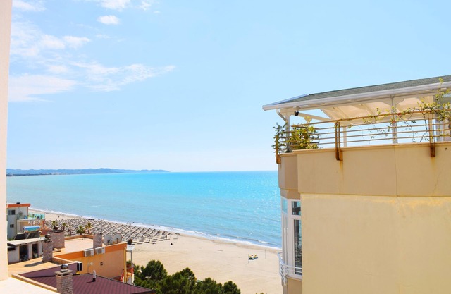 Unique apartment entirely renovated and masterfully placed 40m from the beach!