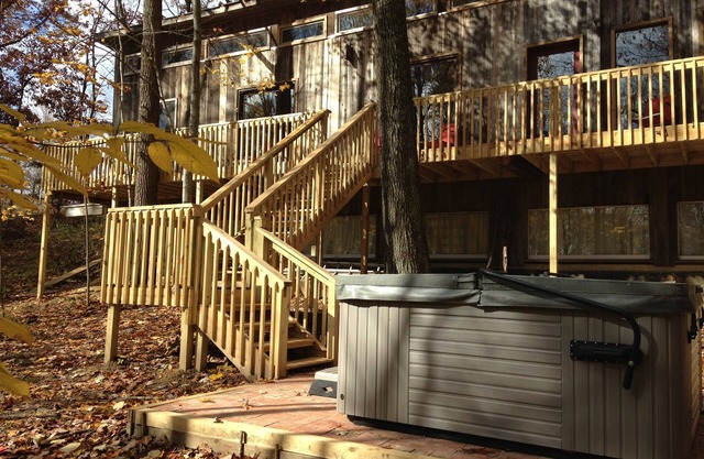 Unique Cottage Nestled Within Tall Oaks - SLEEPS 6!