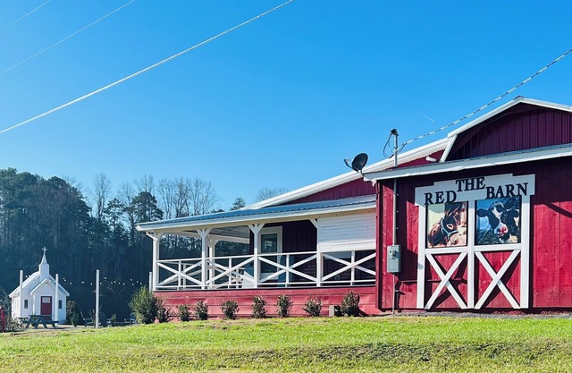 Unique Couples Getaway/Hot Tub/Mountain View/Fire Pit/Chapel/Wedding or Renewal