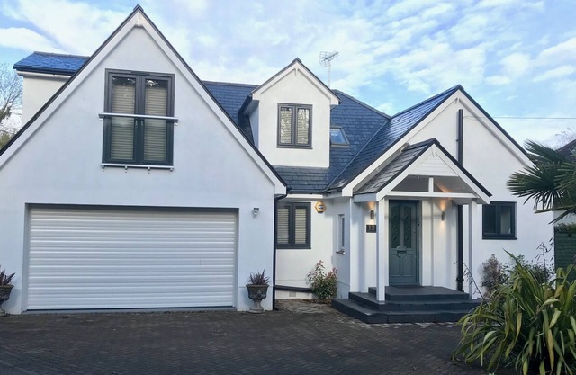 Unique Five Bedroom Creek House on the Thames
