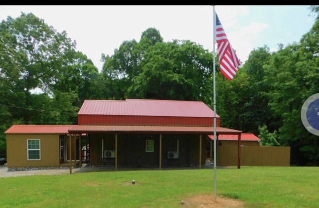 Unique Lake Cottage w/amazing outdoor entertaining!