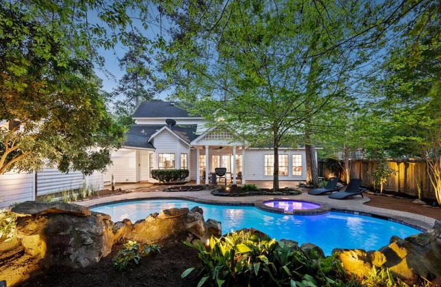 Unique Mid Century Modern in The Woodlands