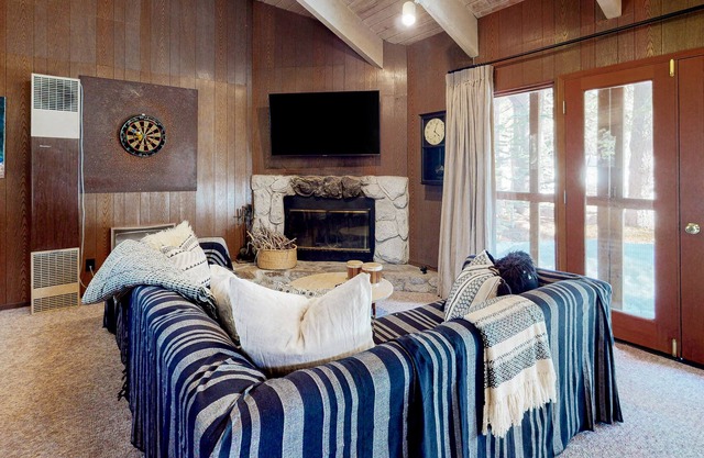 Unique Mid-Century Family-Friendly Cabin with Washer/Dryer, Fireplace