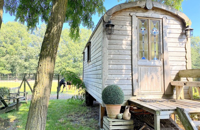 Unique Pipowagen with optional hot tub