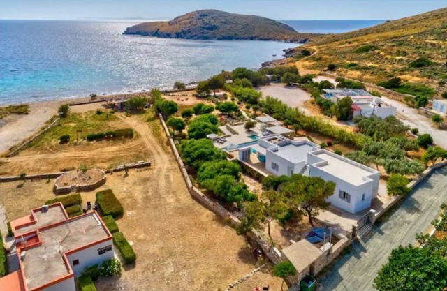Unique summer house on Delfini beach