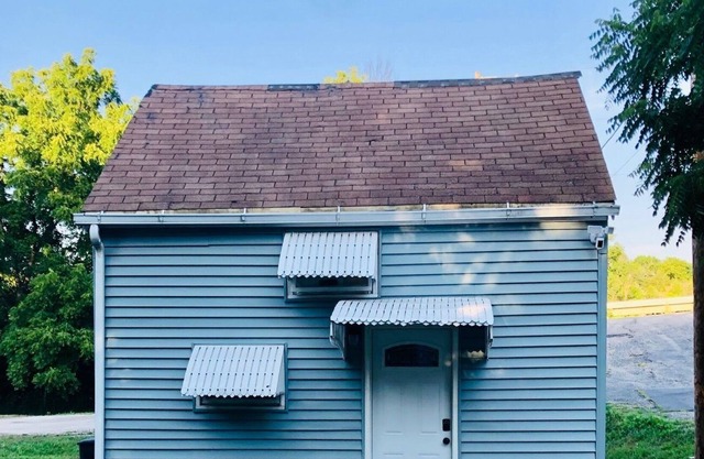 Unique Tiny Home near Shawnee Mission Park