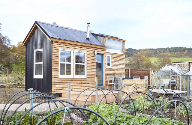 Unique tiny house with wood fired roll top bath in heart of the Cairngorms