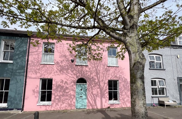 Unique Townhouse with Large Garden down to the Sea
