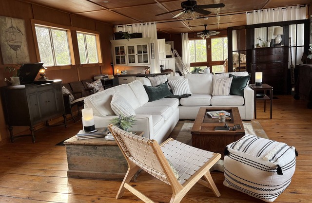 Unique TreeLoft with 360° views of treetops. Near Natchez Trace and Reservoir.