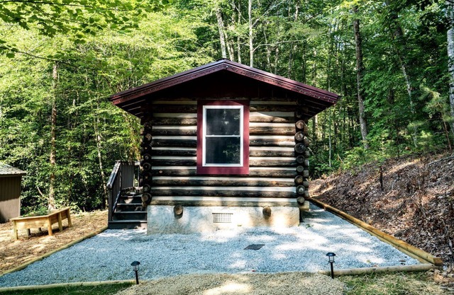 Unique Vacations at this Wonderful Vintage Caravan in Franklin, North Carolina