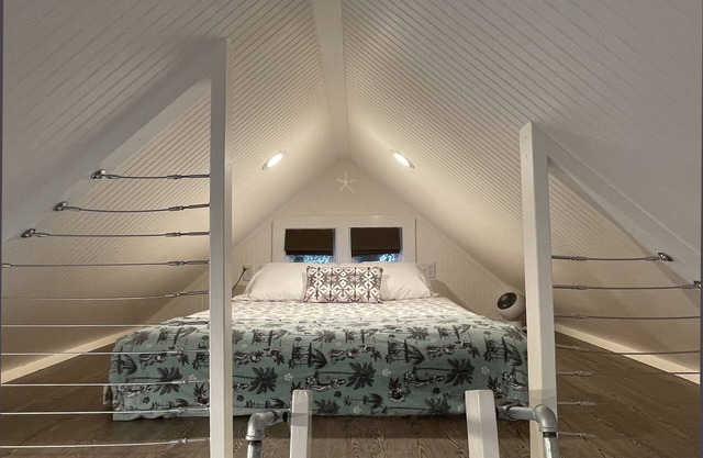 Unique Zen Tiny House 2 mi to Beach ~ Free Bikes! Minutes to Historic Charleston