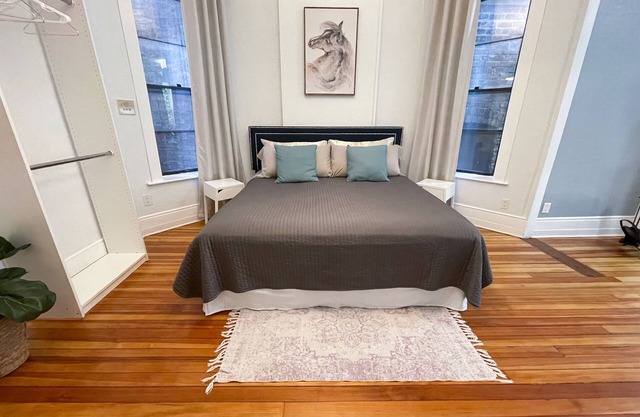 Unit 2 - Perfect Wrigleyville Stay