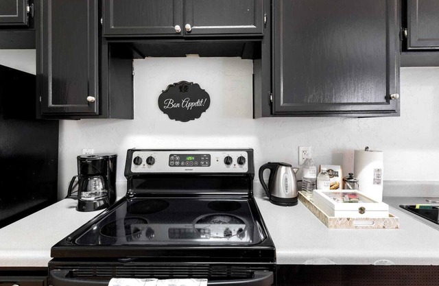 UNIT #304 - 2-bedroom/1-bath 700 sq. ft suite with Parking & 5 Beds including a full kitchen - Washer/Dryer