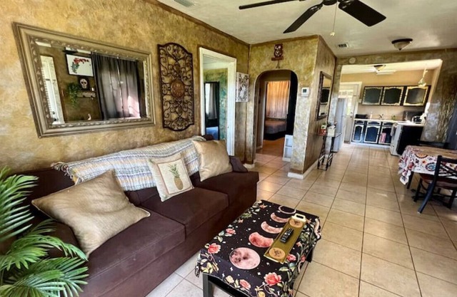 UNIT B · Lakeside Boho Bungalow in Windermere, 1GB WiFi