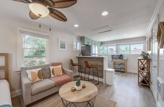 Unit C - B Ave Bungalows · Surf Shack Studio, 5 Min Walk to Coronado Beach!