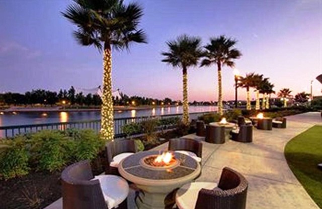 University Plaza Waterfront Hotel