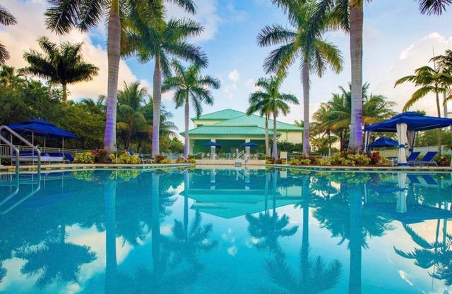 Unwind and Recharge! 3 Amazing Rooms w/Balcony | Close to Miami Int'l Airport