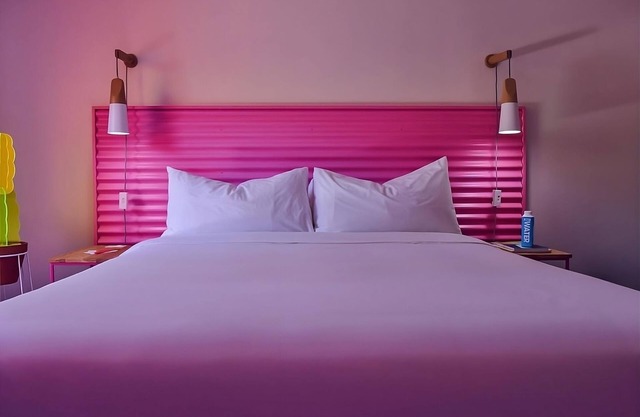 Unwind and Relax in Palm Springs! Mountain view, Pool, Parking Onsite!