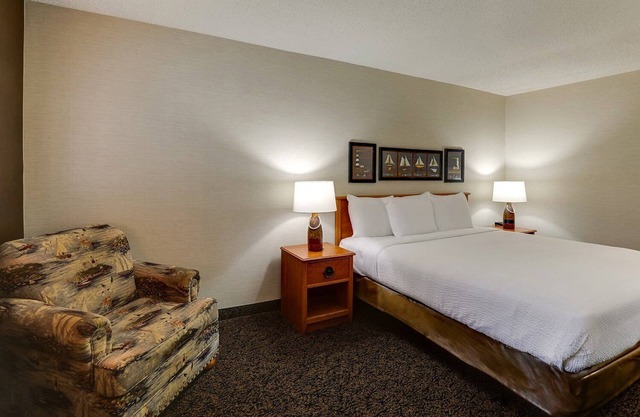 Unwind at a Riverside Locale: Panoramic Views, Craft Brews & Hot Breakfast