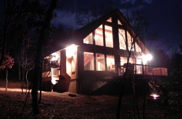 Unwind with Sautee Start Line, Hot tub, Firepit, Hammock, PS3