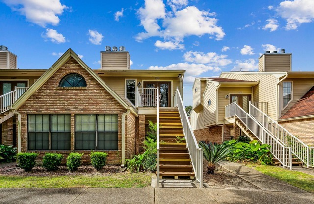 Updated 2 bed/2 bath Condo-Great, Central Location