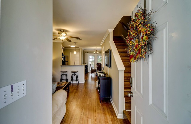 Updated 2bed/1.5bath duplex; central Mount Pleasant near beaches and downtown!