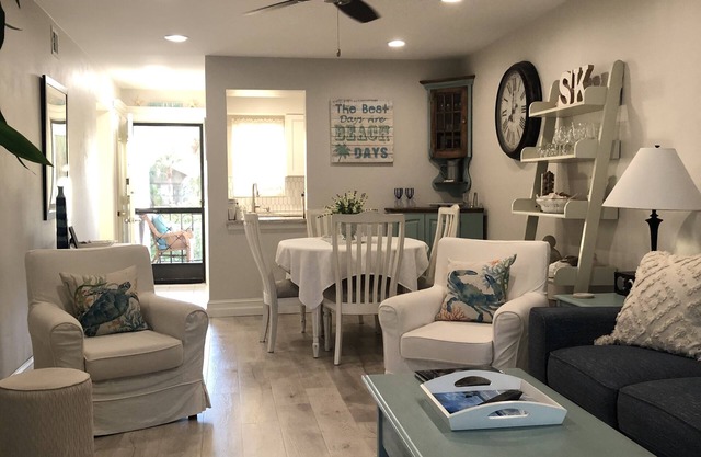 Updated 2BR 2BA, Walk to Siesta Beach, Beautiful Grounds, Pool & Covered Parking