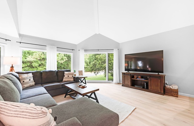 Updated 3BR/2BA Spinnaker! Close to Beaches! Pet Friendly! Amenity Cards!