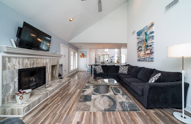 Updated 4BR North Beach Cottage Close to Beach! Pet Friendly! Amenity Cards!