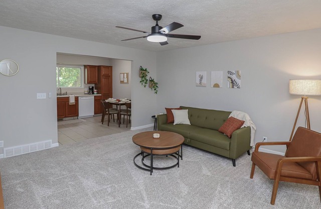 Updated Boho Duplex - Close interstate access - Minutes to Downtown & Amenities