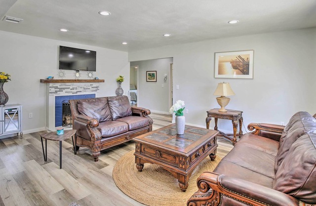 Updated Compton Home ~ 10 Mi to SoFi Stadium!